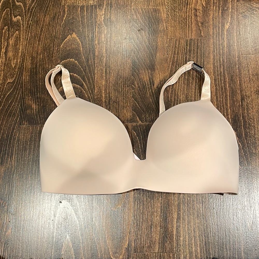NWT Victoria’s Secret wireless t-shirt bra